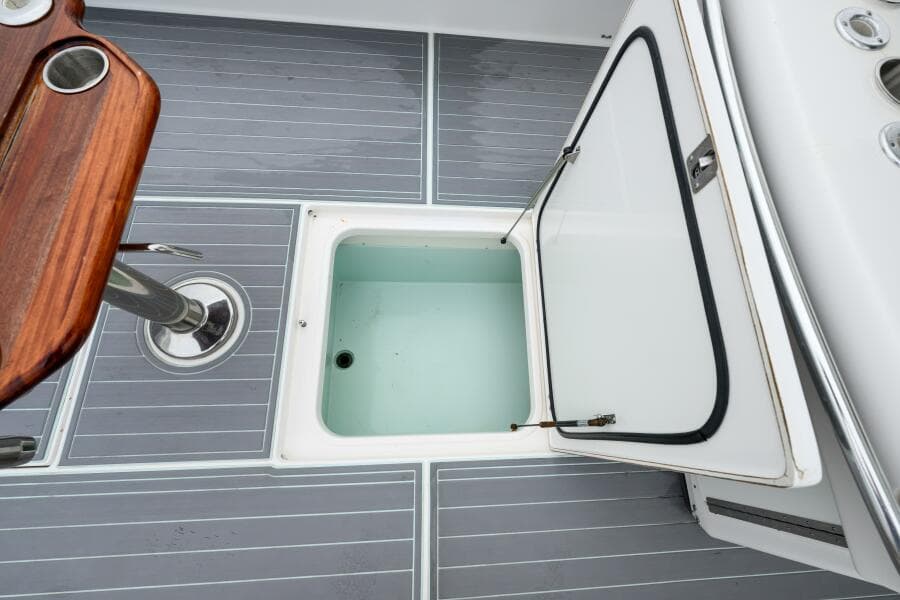 2008 Venture 39 Cuddy