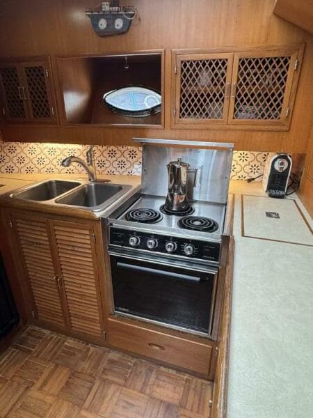 1990 Marine Trader Tradewinds