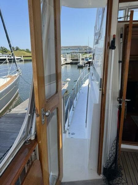 1990 Marine Trader Tradewinds