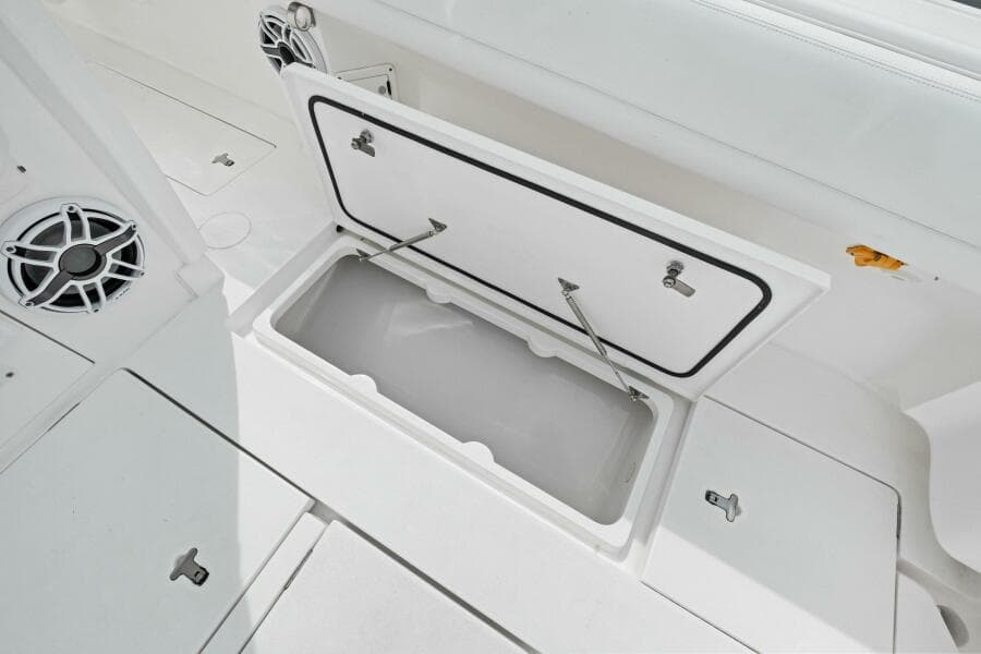 2020 Intrepid 400 CC - Cockpit Storage