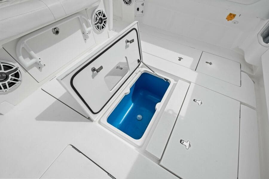 2020 Intrepid 400 CC - Cockpit Storage