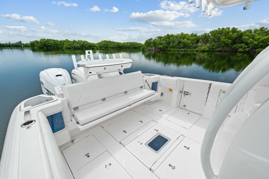 2020 Intrepid 400 CC - Cockpit