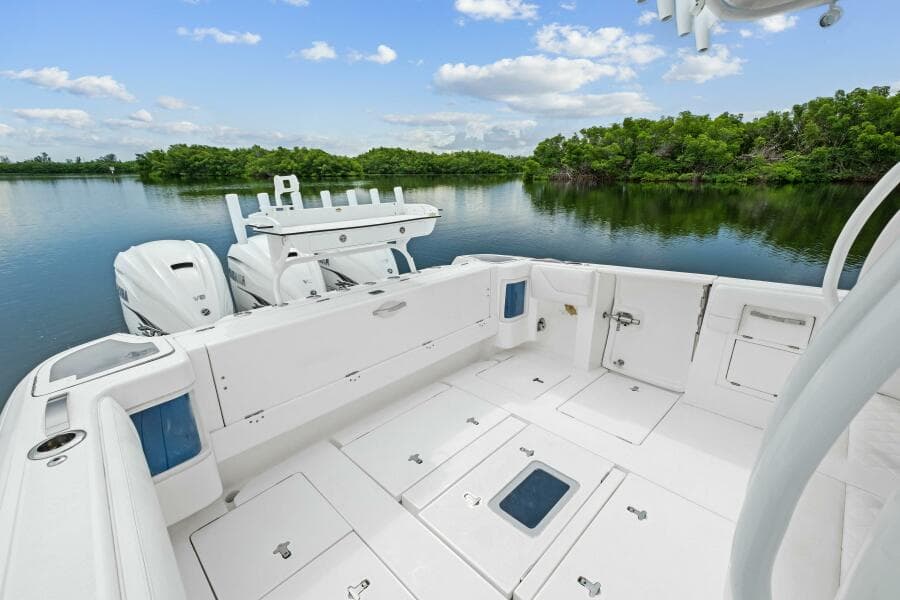 2020 Intrepid 400 CC - Cockpit