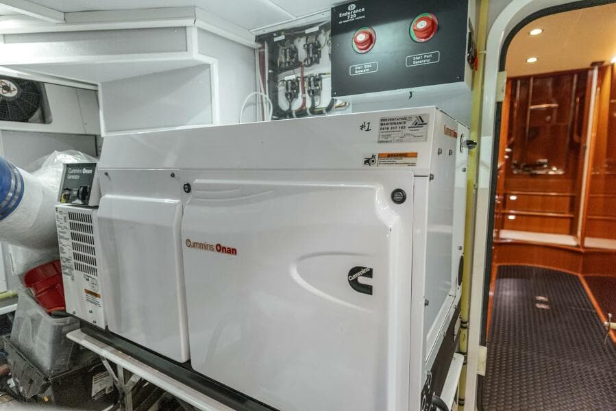 2014 Hampton 720 Skylounge LRC