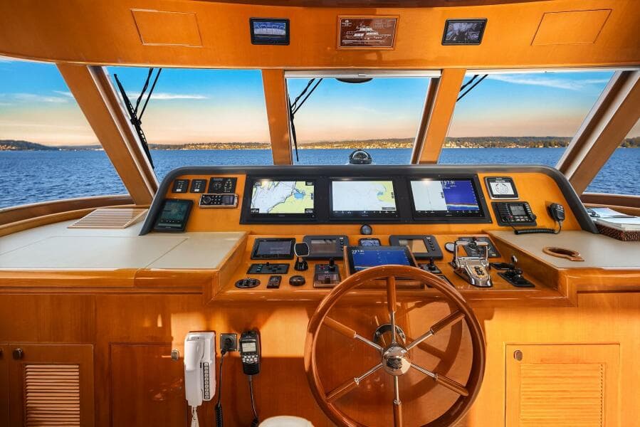 2014 Hampton 720 Skylounge LRC