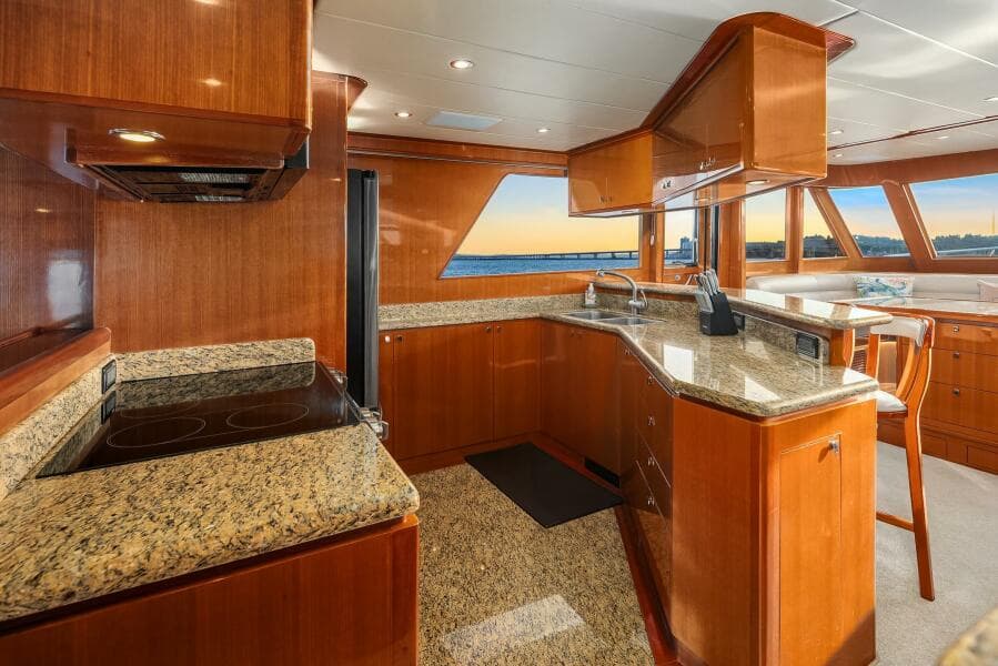 2014 Hampton 720 Skylounge LRC