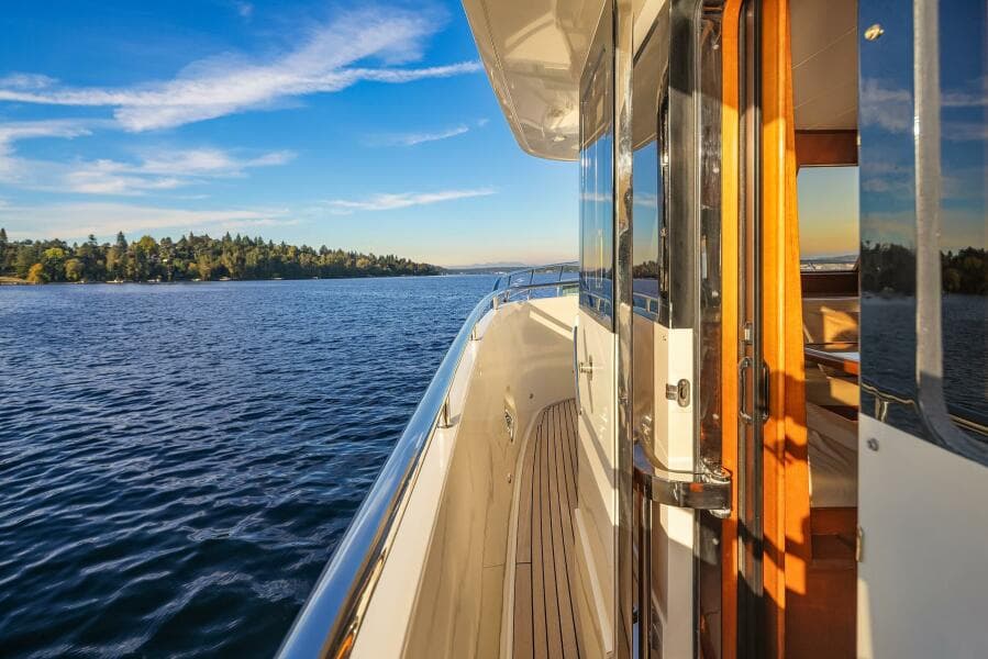 2014 Hampton 720 Skylounge LRC