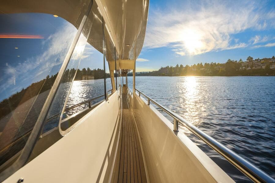 2014 Hampton 720 Skylounge LRC