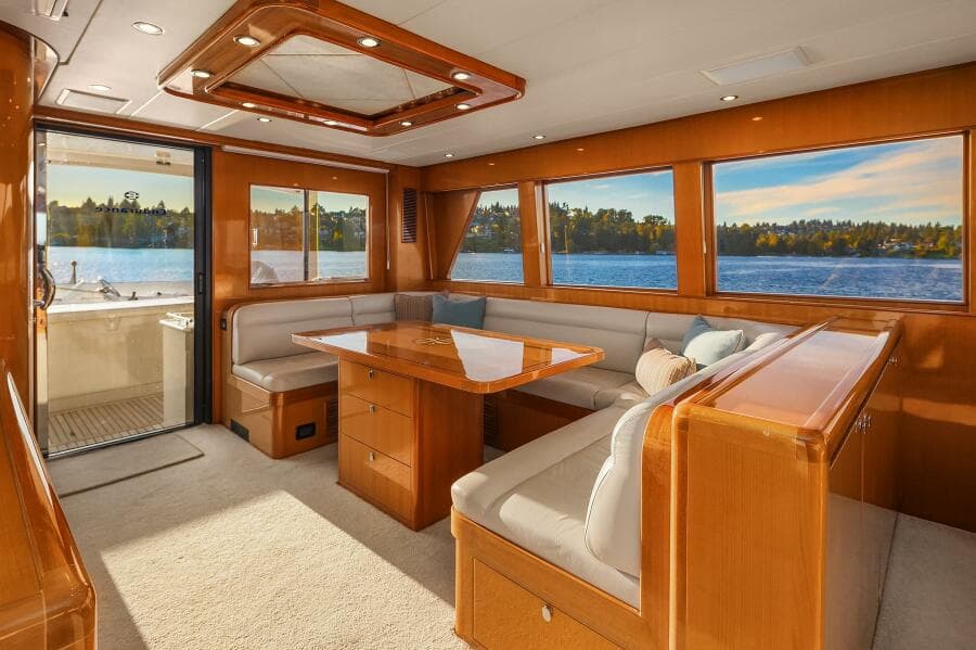 2014 Hampton 720 Skylounge LRC
