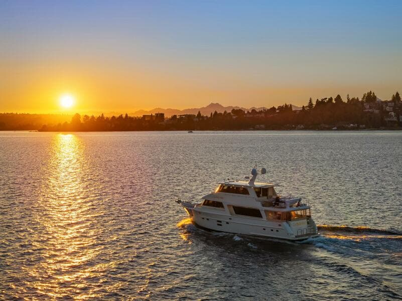 2014 Hampton 720 Skylounge LRC