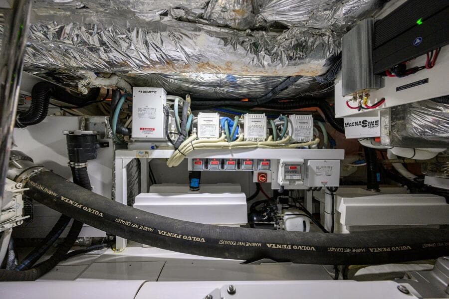 Princess F49 Chill- Engine Room