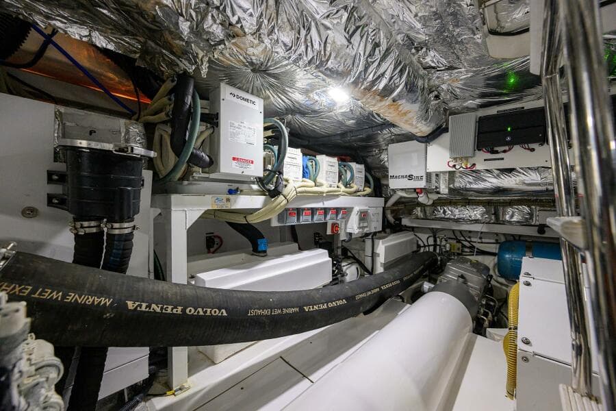 Princess F49 Chill- Engine Room