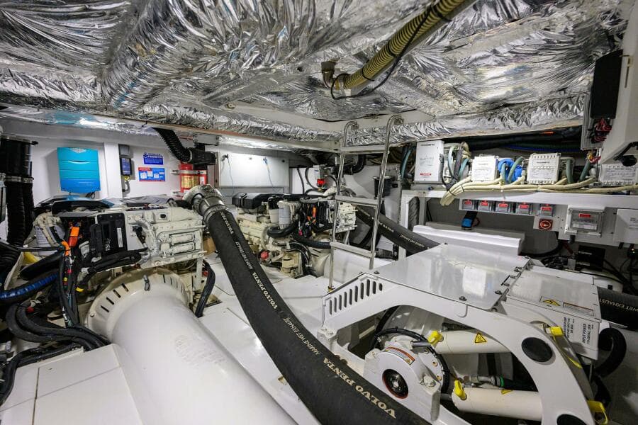 Princess F49 Chill- Engine Room