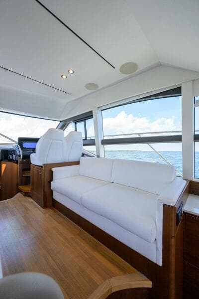 Princess F49 Chill- Salon