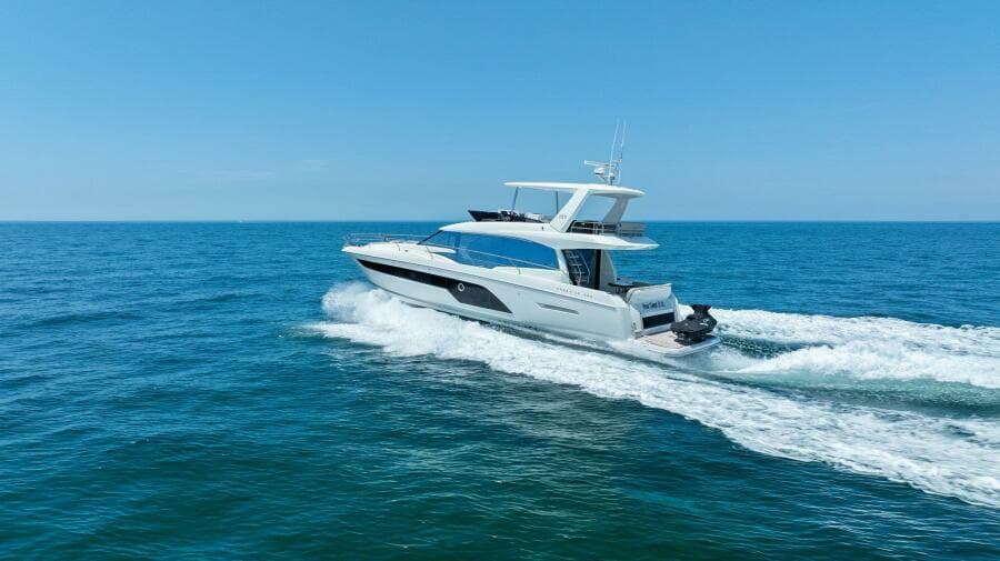 2022 59 Prestige Flybridge - How Sweet It Its - Running Profile 
