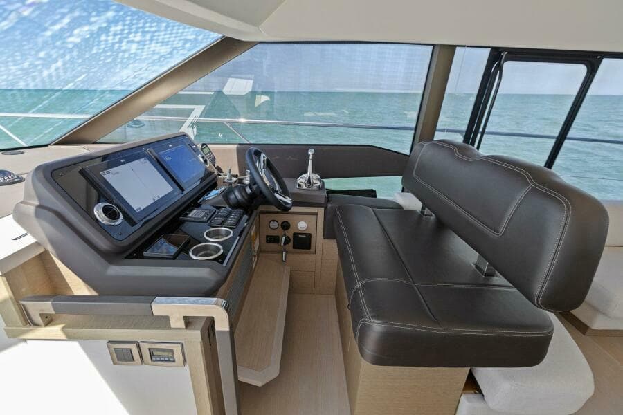 2022 59 Prestige Flybridge - How Sweet It Its - Helm