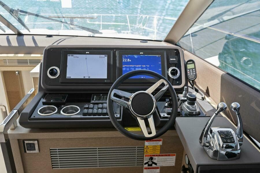 2022 59 Prestige Flybridge - How Sweet It Its - Helm