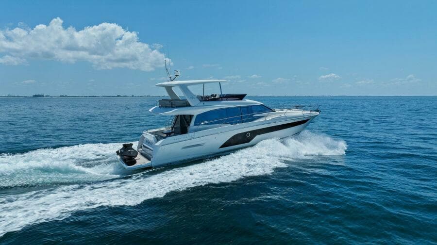 2022 59 Prestige Flybridge - How Sweet It Its - Running Profile 