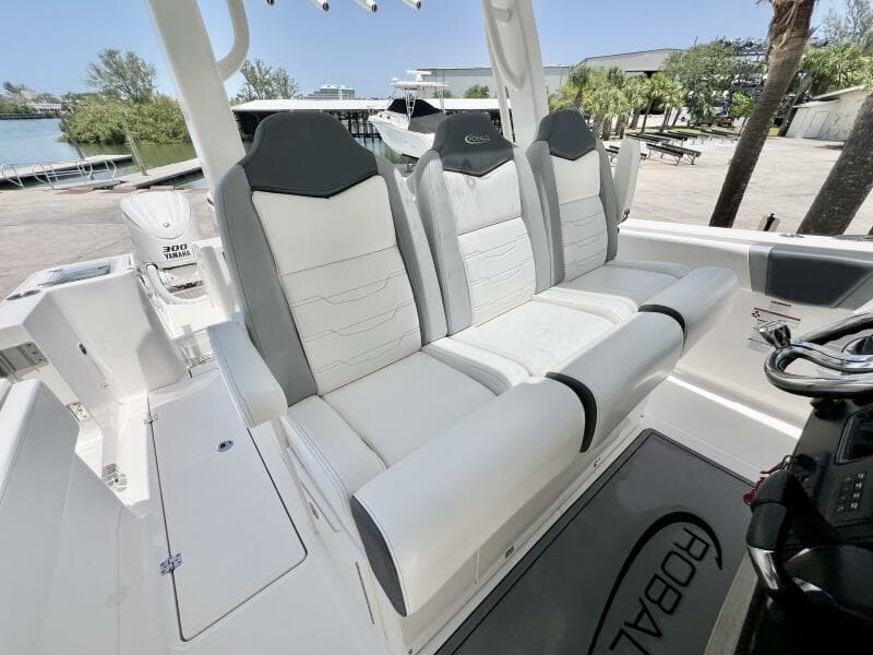 2021 Robalo R360