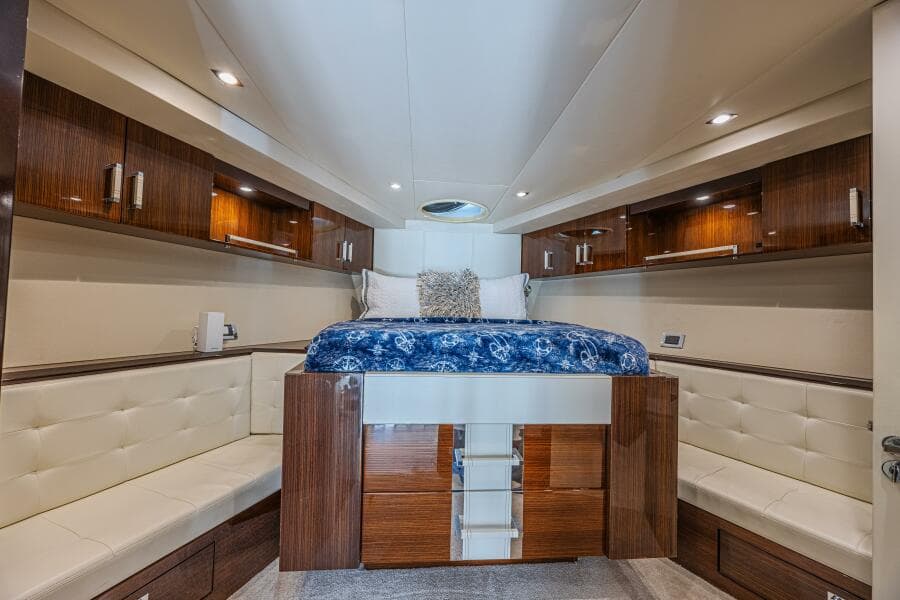 2010 Lazzara Yachts LSX 92