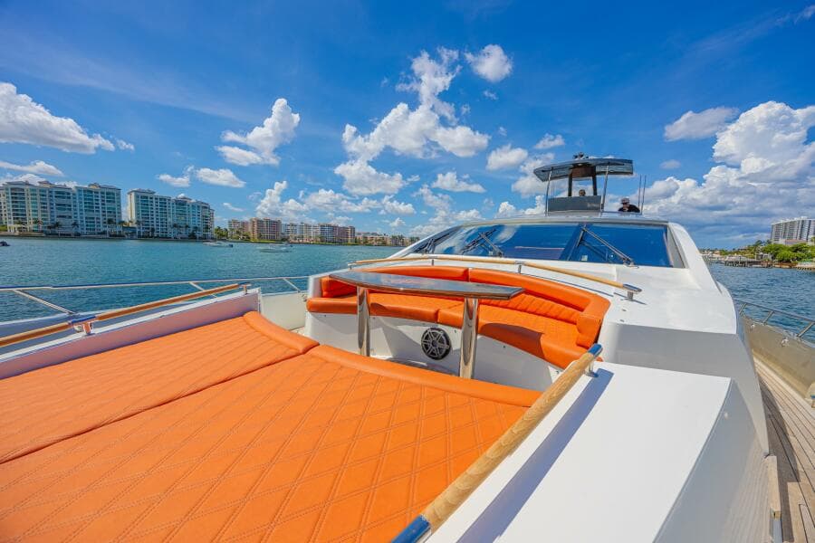 2010 Lazzara Yachts LSX 92