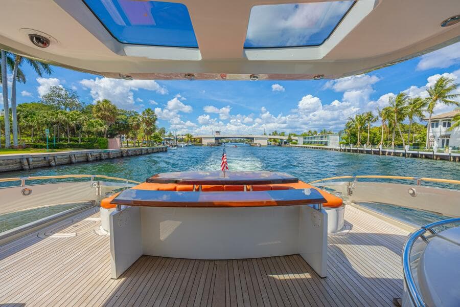 2010 Lazzara Yachts LSX 92