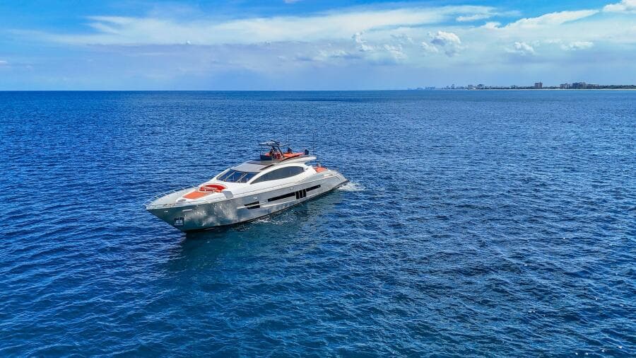 2010 Lazzara Yachts LSX 92