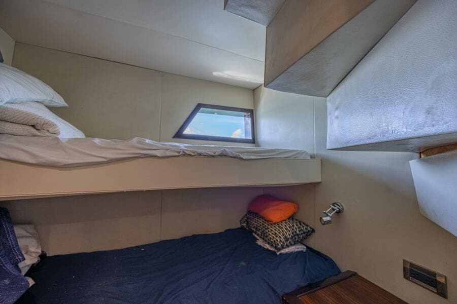 2010 Lazzara Yachts LSX 92