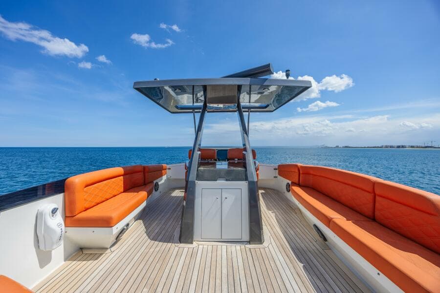2010 Lazzara Yachts LSX 92
