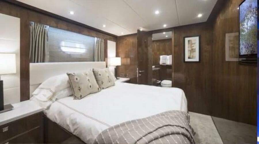 2017 Hargrave Raised Pilothouse