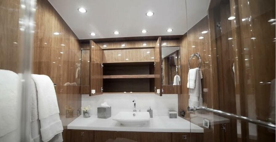 2017 Hargrave Raised Pilothouse