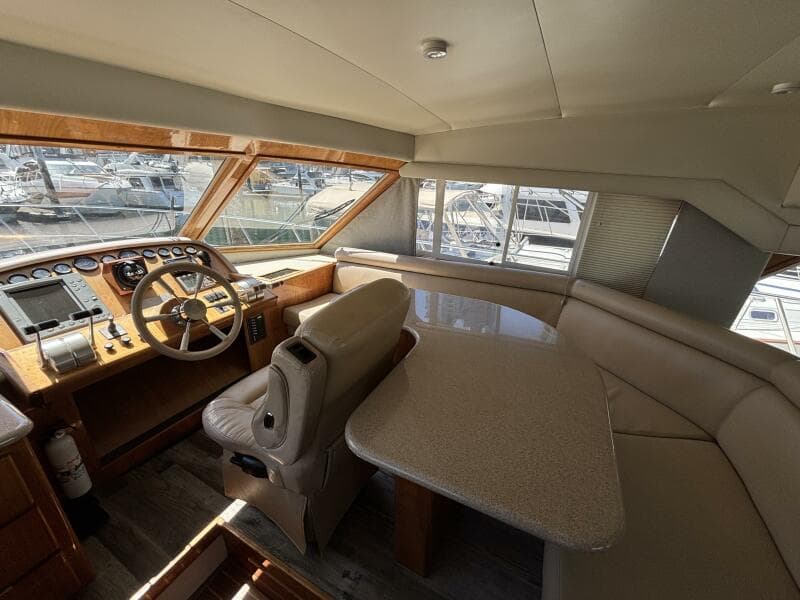 2004 Navigator 4400 pilot house