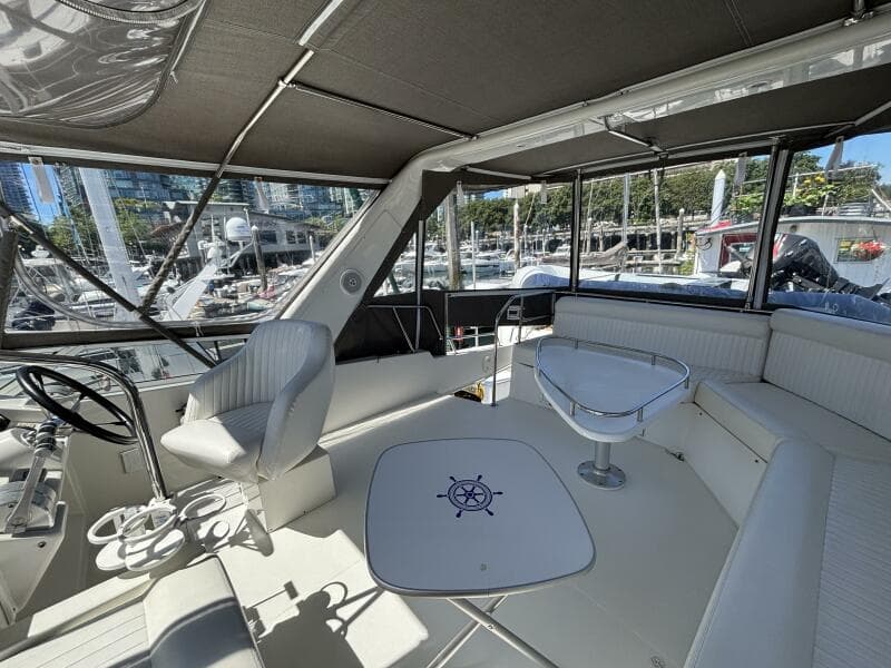 2004 Navigator 4400 pilot house