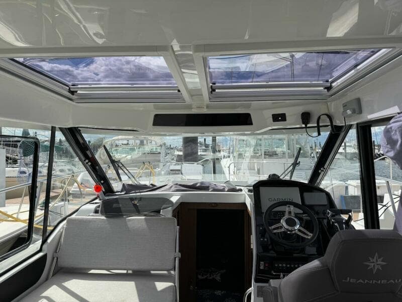 2021 Jeanneau NC 895