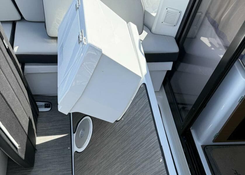 2021 Jeanneau NC 895