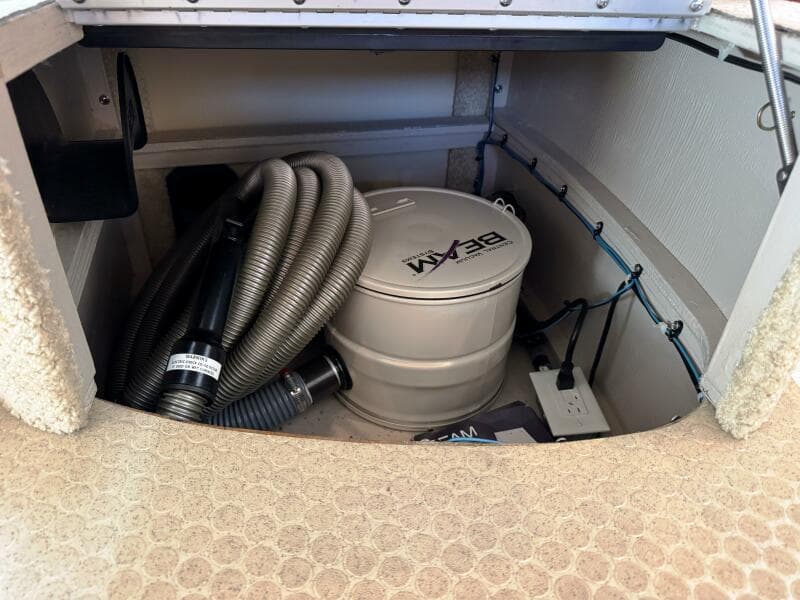 2004 Sea Ray 390 Motor Yacht