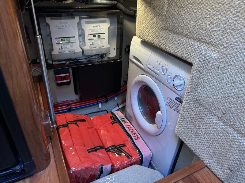 2004 Sea Ray 390 Motor Yacht