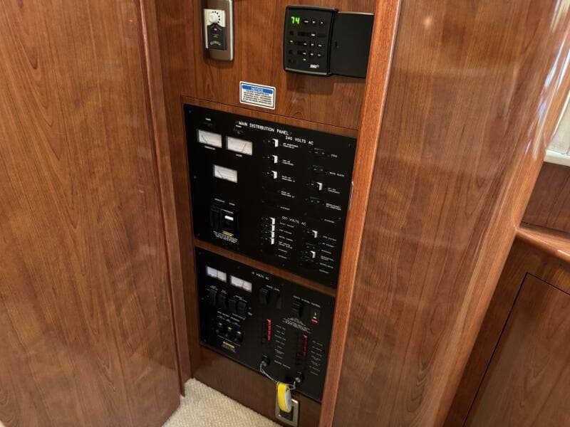 2004 Sea Ray 390 Motor Yacht