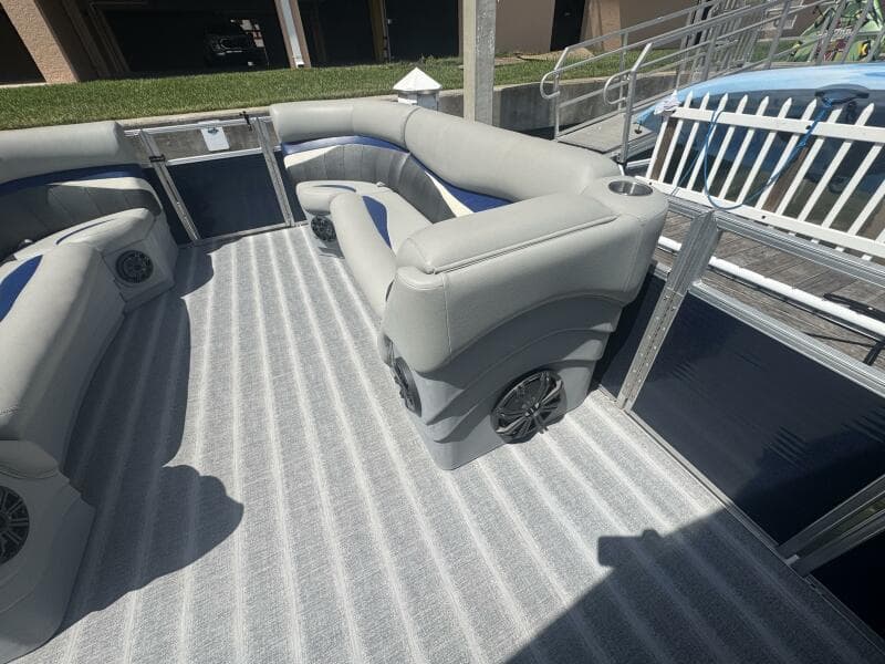 2021 Leisure Kraft Prestige 2635 LX Tri-Toon