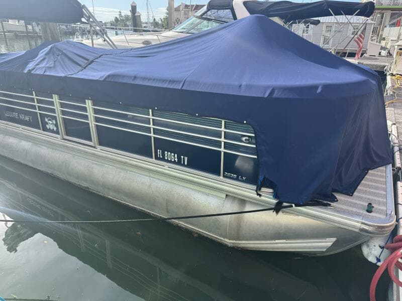 2021 Leisure Kraft Prestige 2635 LX Tri-Toon