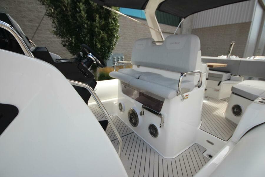 2024 Zodiac Medline 9 NEO