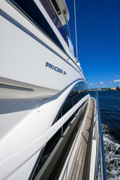 2016 Princess F64