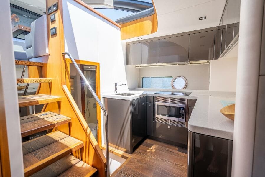 2018 Sunseeker Predator 57