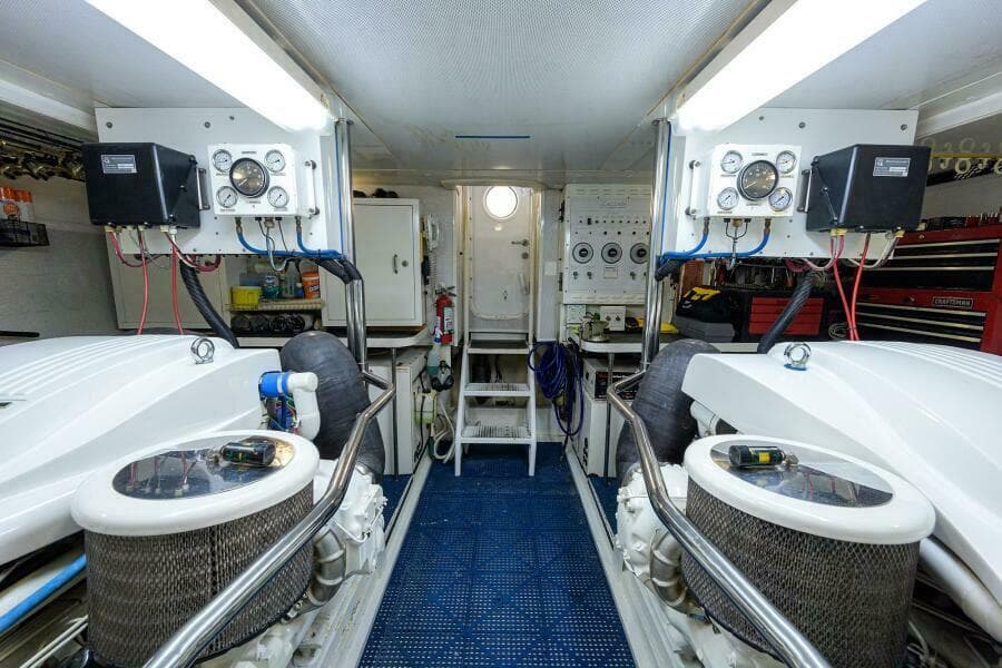 Lazzara 80 LOST TEXAN - Engine Room