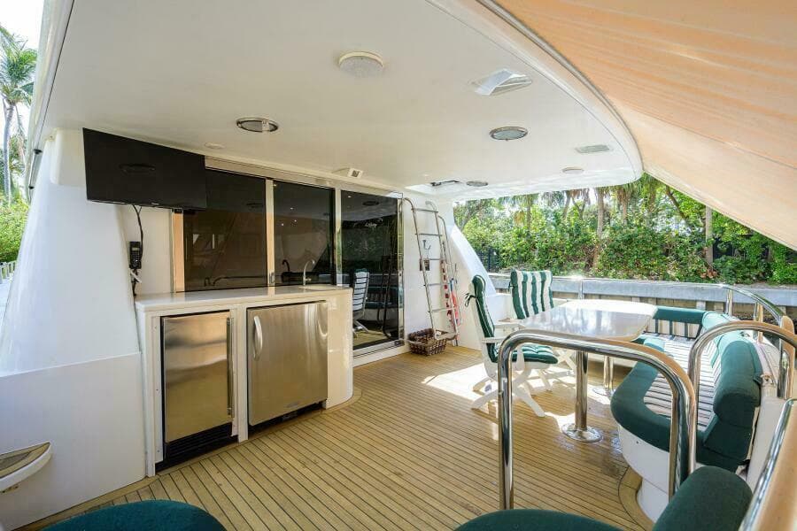 Lazzara 80 LOST TEXAN - Aft Deck
