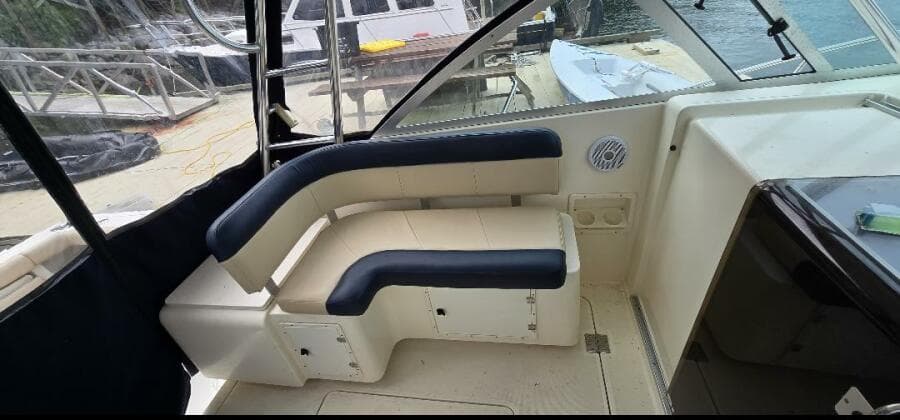 2000 Pursuit 3000 Express