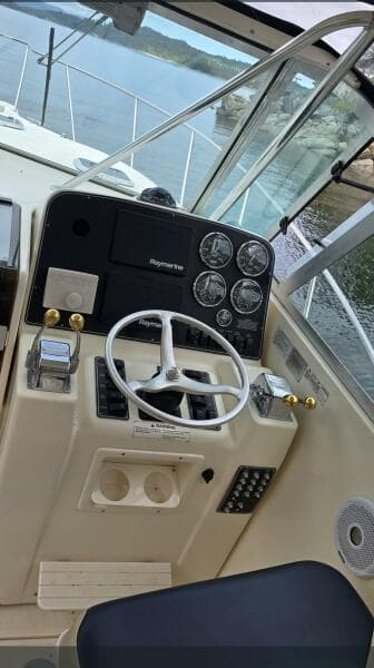 2000 Pursuit 3000 Express