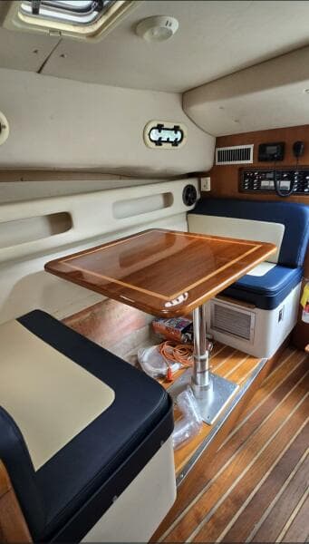 2000 Pursuit 3000 Express