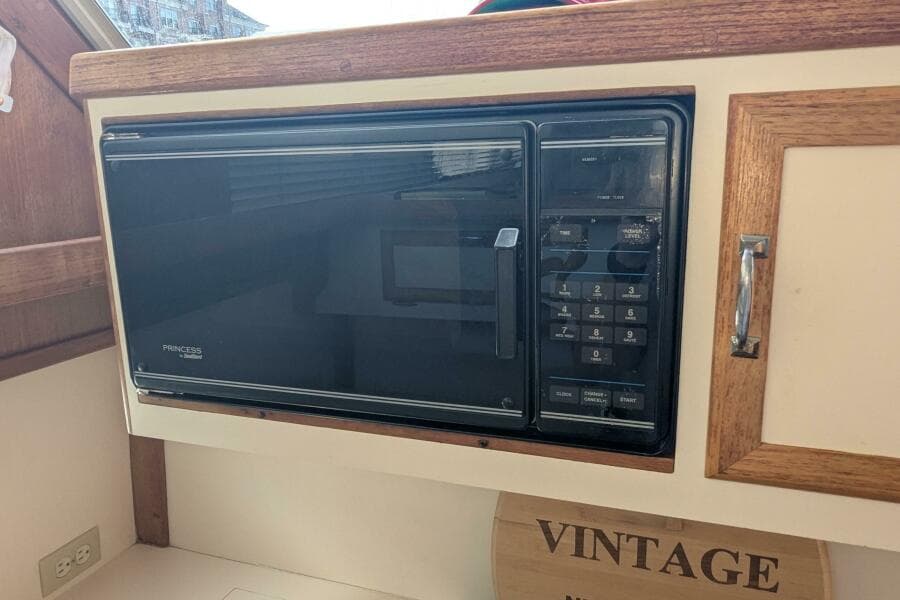 1988 Cape Dory 36 Flybridge Sedan Fast Trawler