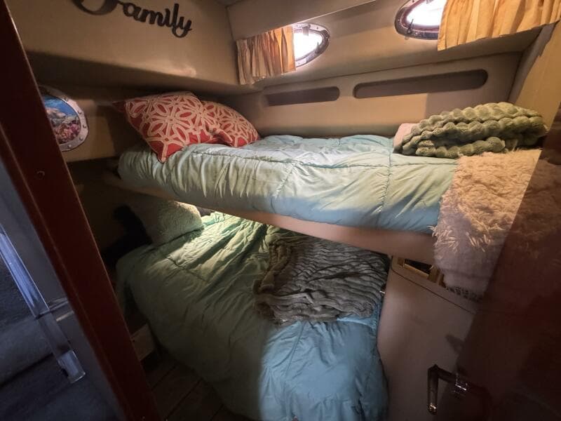 1998 Sea Ray 550 Sedan Bridge